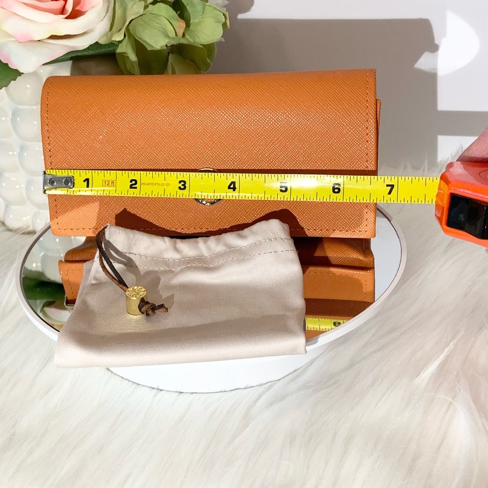 Tory Burch Eye/sunglass case with Dustbag & Tory Burch Charm - Picture 7 of 9